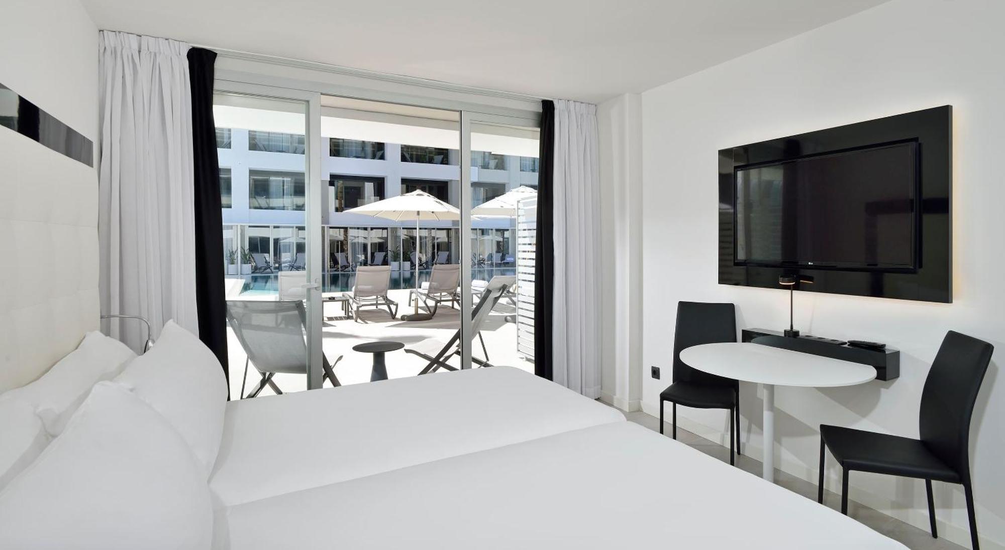 The Innside Premium Room Pool Solarium Access