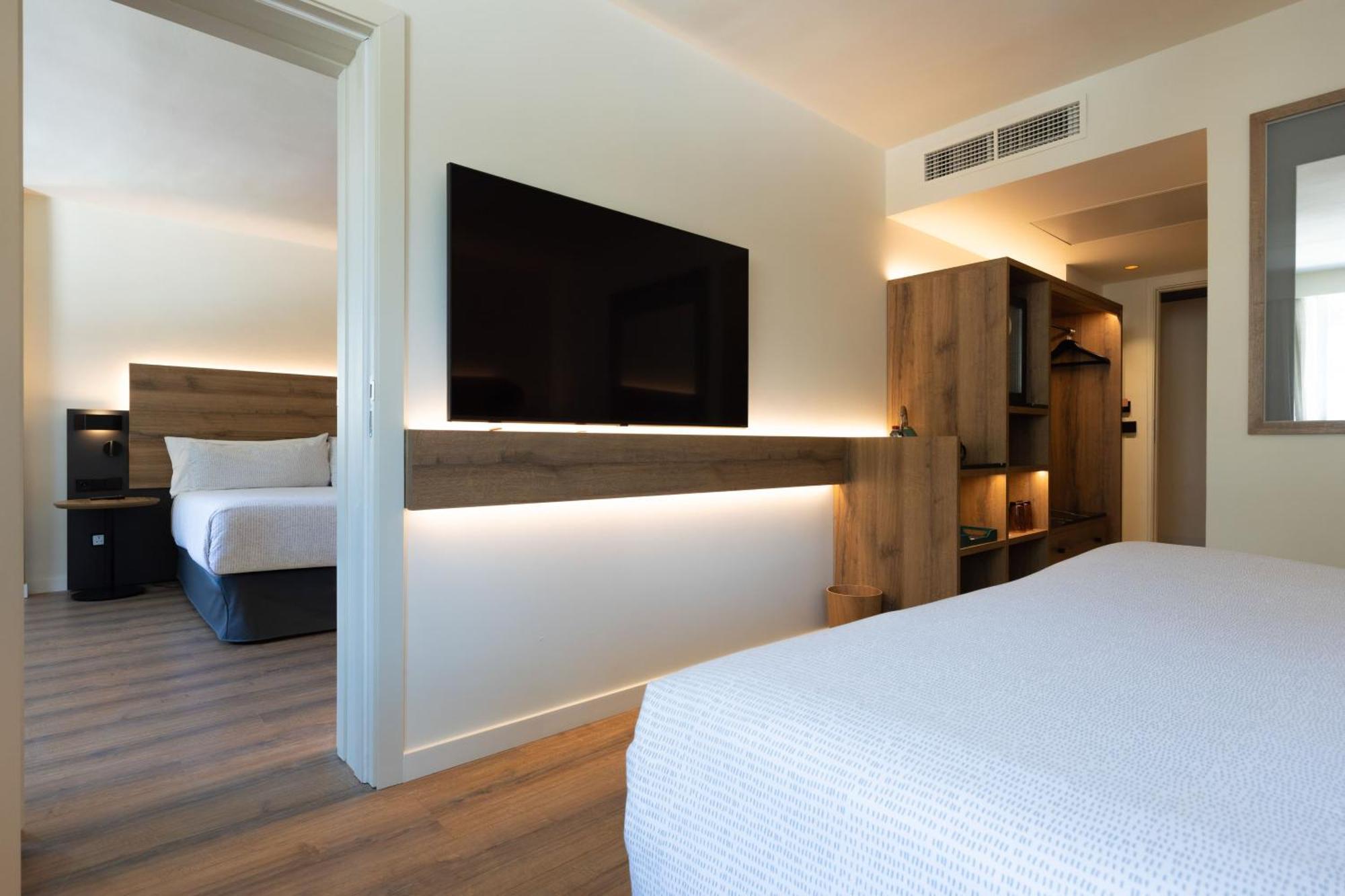 Innside Connecting Room