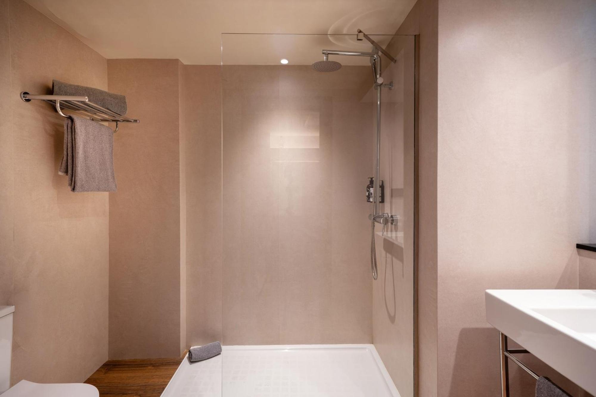 Innside Connecting Room